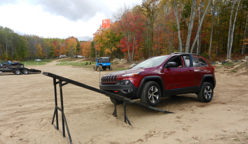 Illustration for article titled Which Is Better Off-Road: A Brand New Jeep Cherokee Or My Old $600 Craigslist Cherokee?